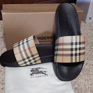 Burberry Men's Black and Beige Check Slides
